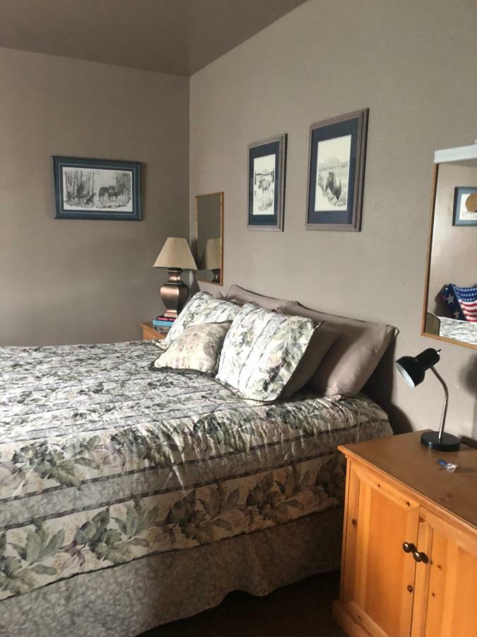 The Runway House Bed & Breakfast Cantwell Екстериор снимка